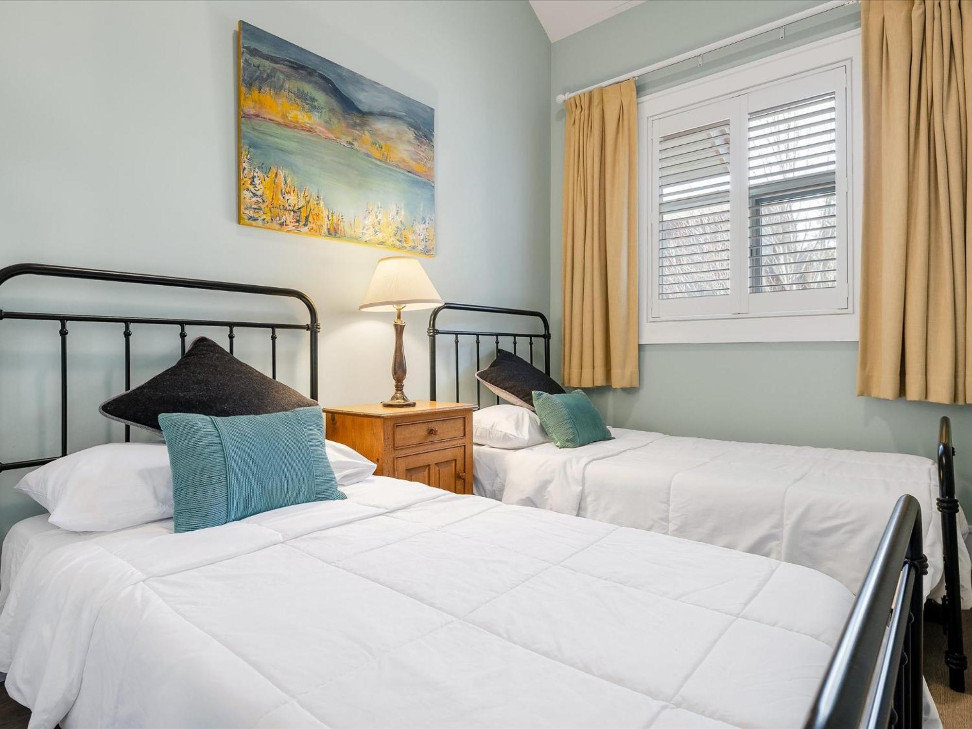 4 Bed 3 Bath Mountain View Townhome Offering A Retreat Close To Everything Might Need