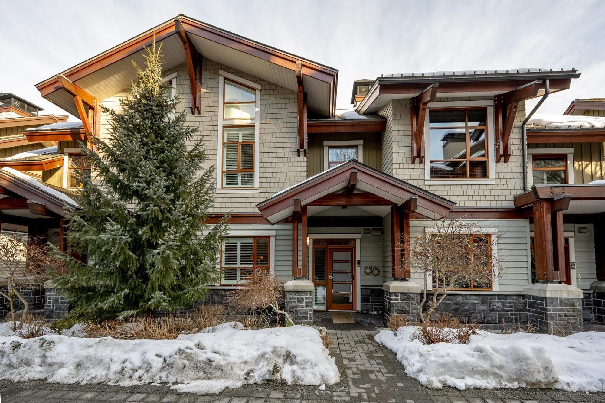 4 Bed 3 Bath Mountain View Townhome Offering A Retreat Close To Everything Might Need * Whistler